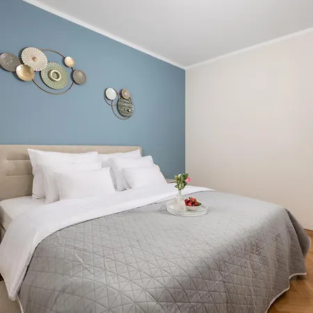 Marina -1st Row To The Sea With Private Parking