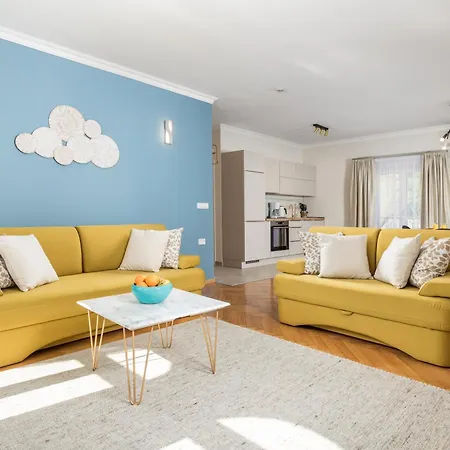 Marina -1st Row To The Sea With Private Parking Appartement Opatija