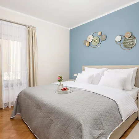 Marina -1st Row To The Sea With Private Parking Opatija