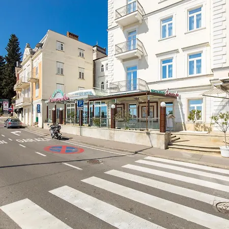 Appartement Marina -1st Row To The Sea With Private Parking