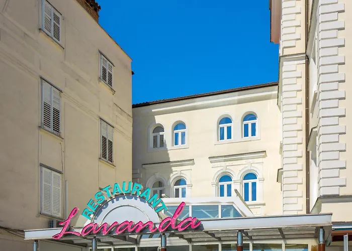 Apartman Marina -1st Row To The Sea With Private Parking Abbázia