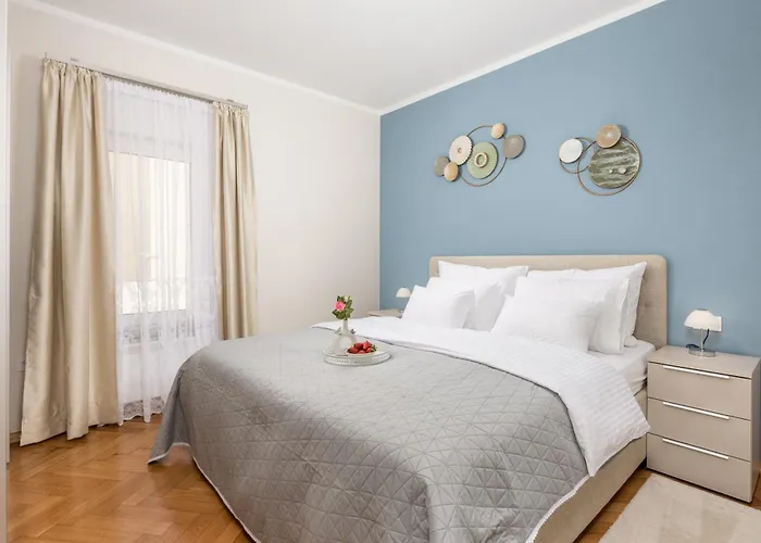 Marina -1st Row To The Sea With Private Parking Опатия