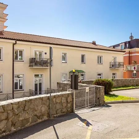 Marina -1st Row To The Sea With Private Parking Apartment *