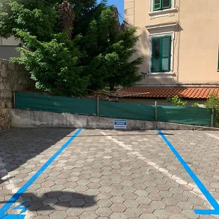 Marina -1st Row To The Sea With Private Parking Apartamento Opatija