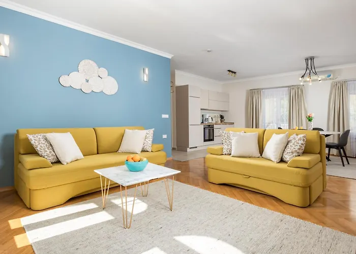 Marina -1st Row To The Sea With Private Parking Apartment Opatija