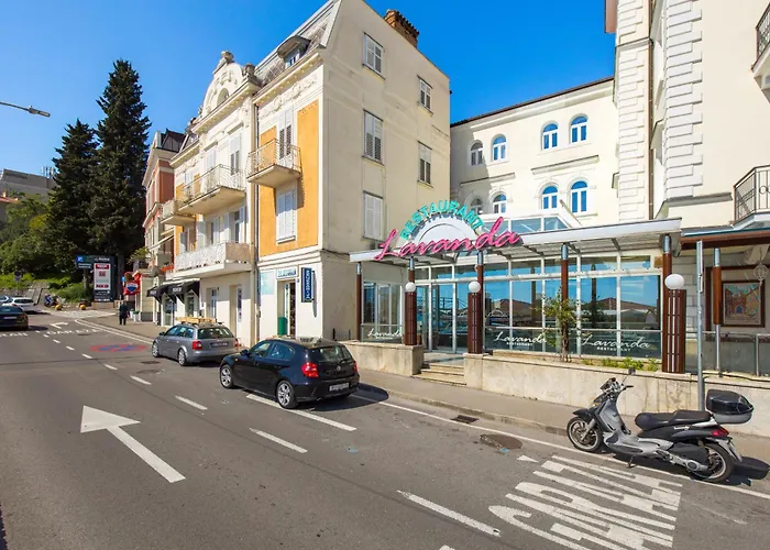 Marina -1st Row To The Sea With Private Parking Opatija