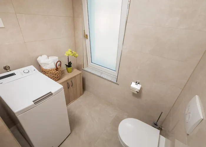 Marina -1st Row To The Sea With Private Parking Apartment Opatija