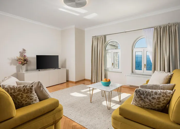 Marina -1st Row To The Sea With Private Parking *