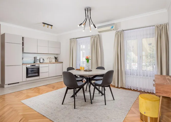 Marina -1st Row To The Sea With Private Parking Opatija